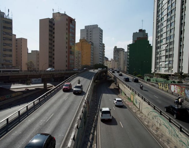 Sem veículos no Minhocão, São Paulo quer reduzir poluição sonora