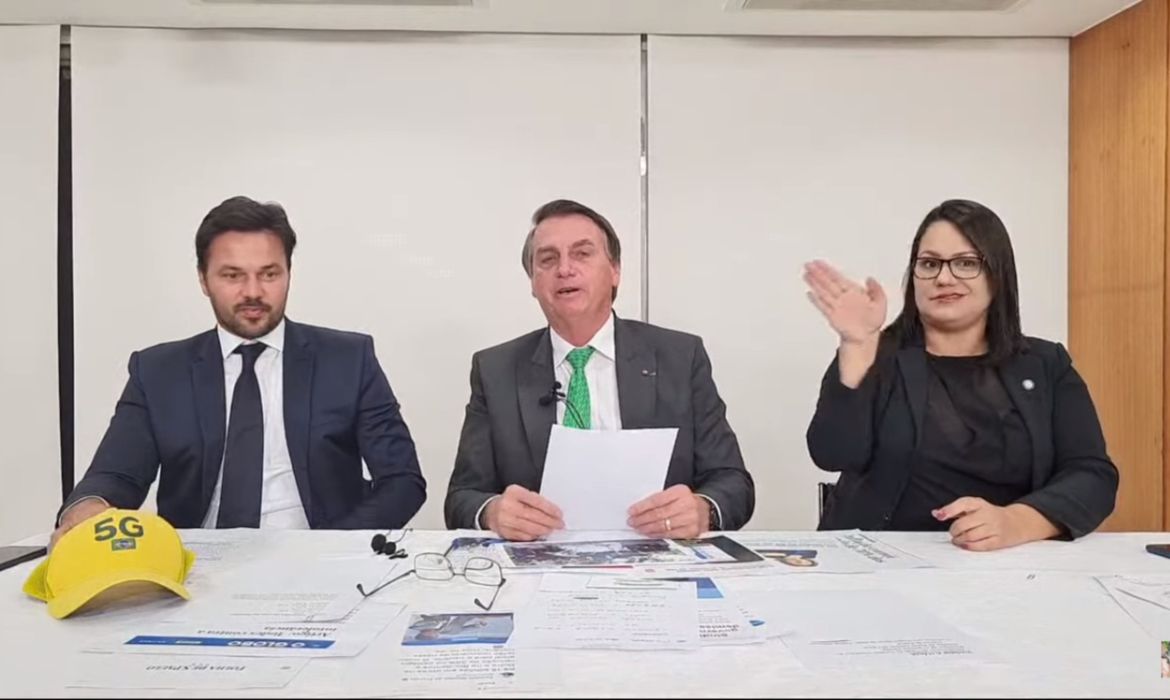 Bolsonaro durante live semanal - Reprodução