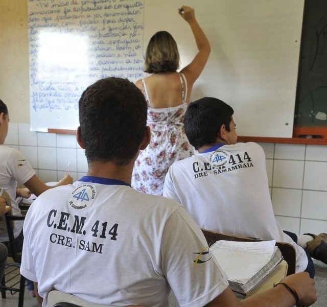 Autorização para trabalho aos domingos e feriados será permanente