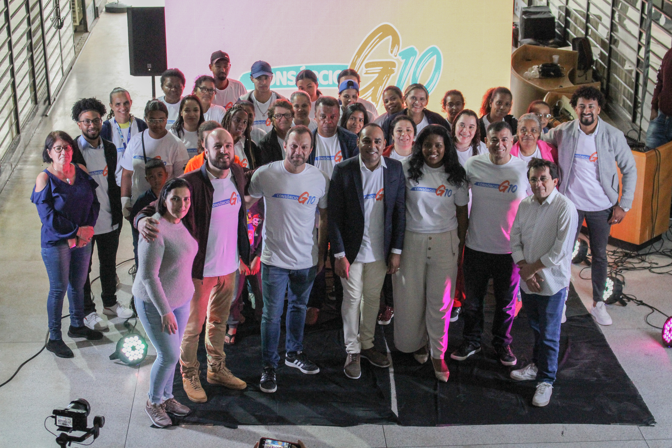 Juliana Costa, idealizadora do Mãos de Maria, Fabio Braga, Diretor Comercial da Eutbem, Gilson Rodrigues, CEO do G10 Bank, Jaqueline Amorim, Representante do G10 Bank, Márcio Ferreira, CEO da Eutbem, e Nazareno Costa, Diretor Administrativo do G10 Bank. - André Silva /Agência Cria Brasil