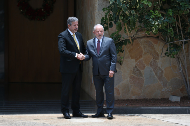 Luiz Inácio Lula da Silva (PT), presidente da República, e Arthur Lira (PP-AL), presidente da Câmara dos Deputados - José Cruz, para a Agência Brasil