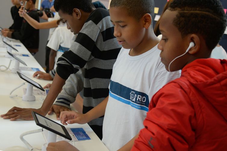 Menos da metade dos estudantes aprende sobre segurança na internet Menos da metade dos estudantes aprende sobre segurança na internet