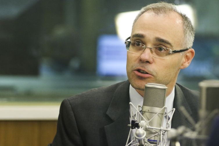 Advogado da União pede liberdade com responsabilidade em universidades Advogado da União pede liberdade com responsabilidade em universidades