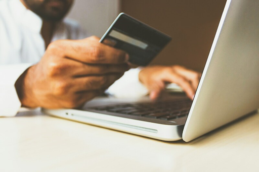 Crescimento exponencial dos sites online impulsiona economia global em 2024 - Unsplash