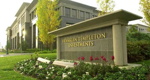 Franklin Templeton avança com pedido de ETF para Ethereum (ETH) e apresenta taxa de patrocinador