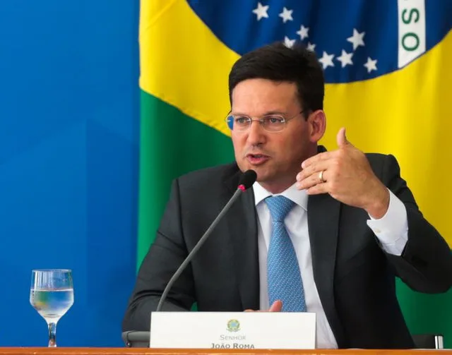 O Ministro da Cidadania, João Roma, fala à imprensa no Palácio do Planalto, sobre as estratégias e rumos para o Auxílio Brasil, novo programa social do Governo Federal.