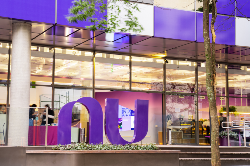 Nubank (ROXO34) busca ampliar operações no México, mas BTG Pactual identifica desafios; entenda