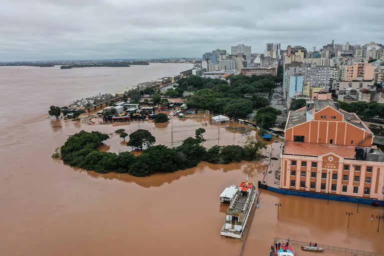 Afetados por enchentes no Rio Grande do Sul poderão suspender pagamento de dívidas bancárias