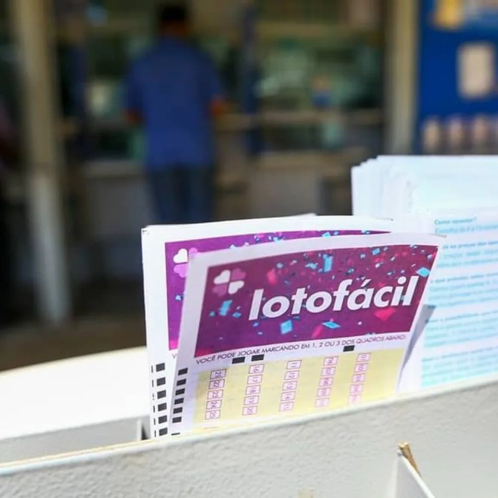 Imagem do sorteio da Lotofácil 3152, onde duas apostas vencedoras receberam o prêmio máximo de R$ 809.676,94 cada