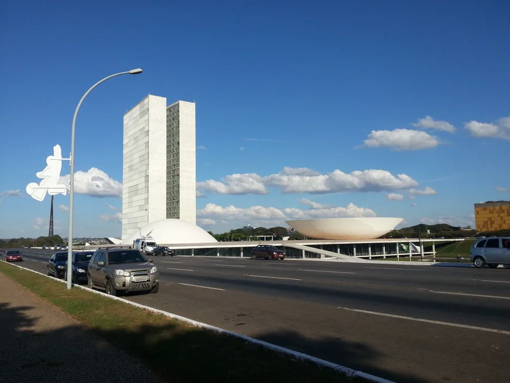 Relator admite que compensação da desoneração da folha deve ficar para agosto