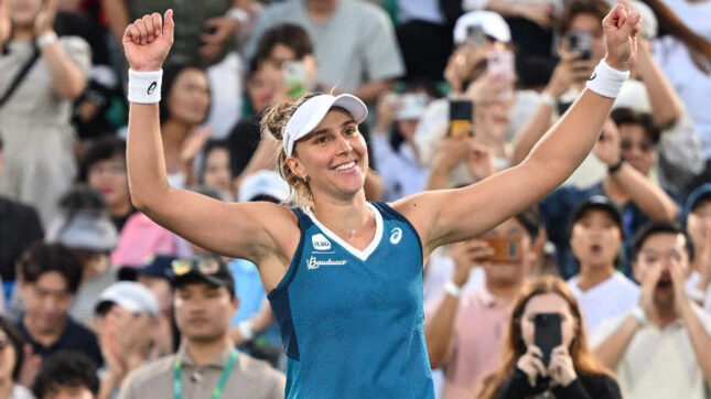 Bia Haddad Maia comemora sua vitória emocionante na final do WTA 500 de Seul | (foto: Jung Yeon-je / AFP)