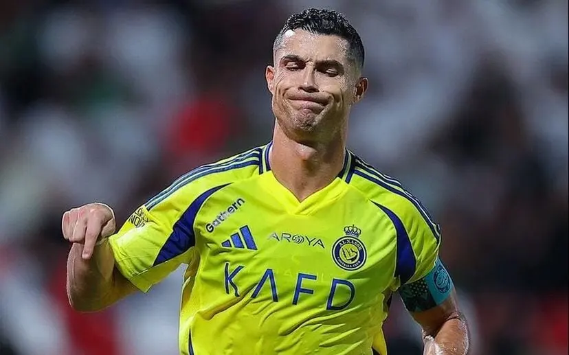 Cristiano Ronaldo, capitão do Al-Nassr, reage após uma jogada durante a vitória contra o Al-Ettifaq. O craque português abriu o placar com um gol de pênalti