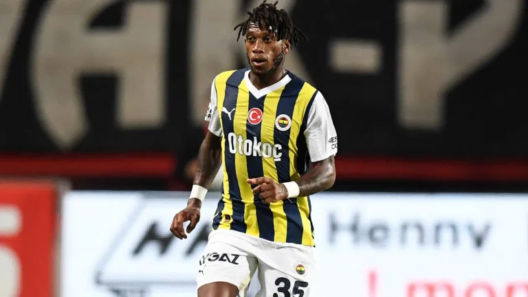 Fred, jogador do Fenerbahçe