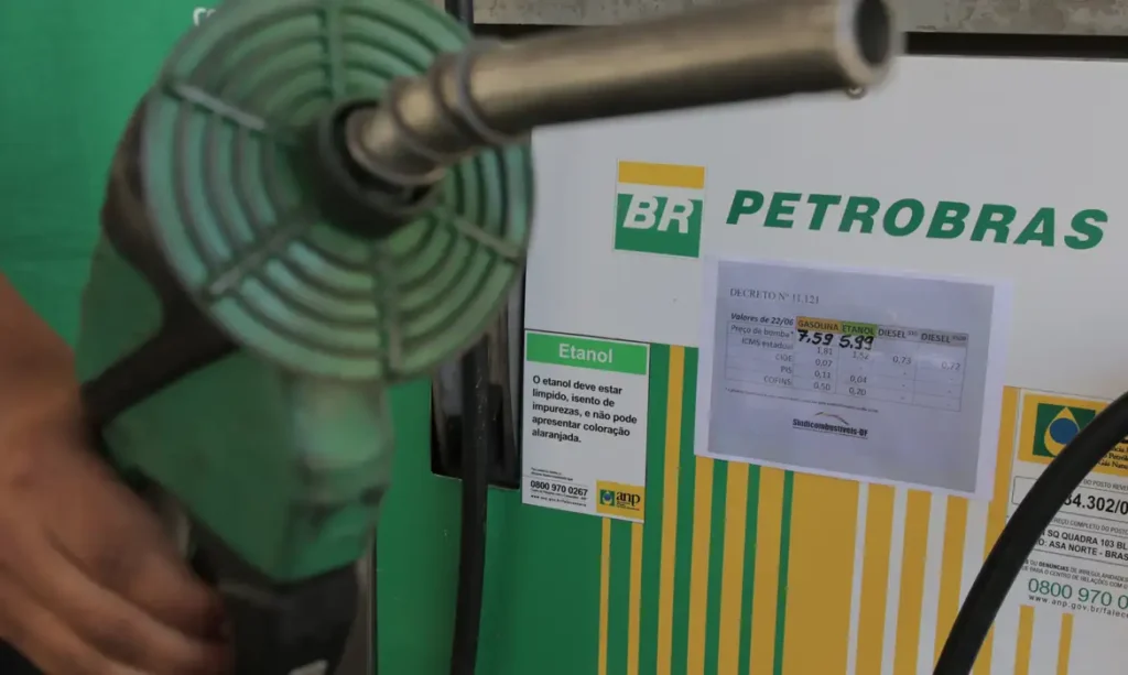 Petrobras (PETR4) não vai antecipar alterações nos preços dos combustíveis, diz diretor