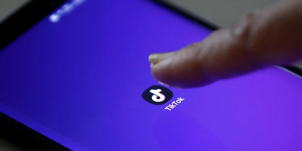 TikTok demite 500 funcionários para apostar em IA