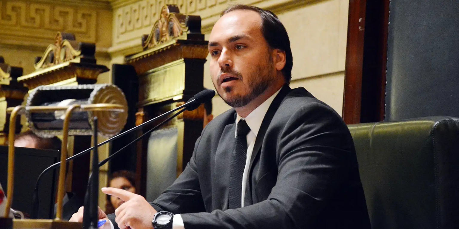 Carlos Bolsonaro (PL) defende o pai e crítica papel de Tarcísio nas eleições de São Paulo