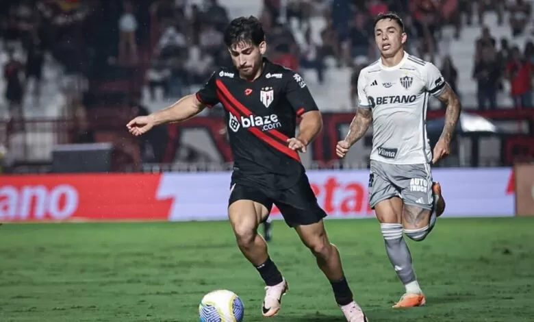 Atlético GO e Atlético Mineiro pelo Campeonato Brasileiro