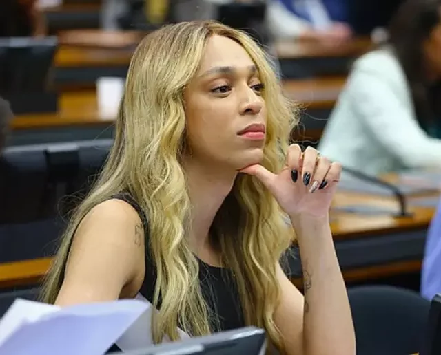 PEC 6x1 liderada por Erika Hilton recebe apoio de 134 deputados