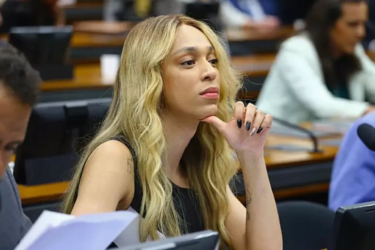 PEC 6x1 liderada por Erika Hilton recebe apoio de 134 deputados