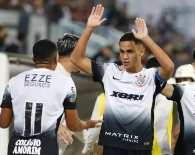 Corinthians e Vasco decidem vaga nas semifinais da Copinha.