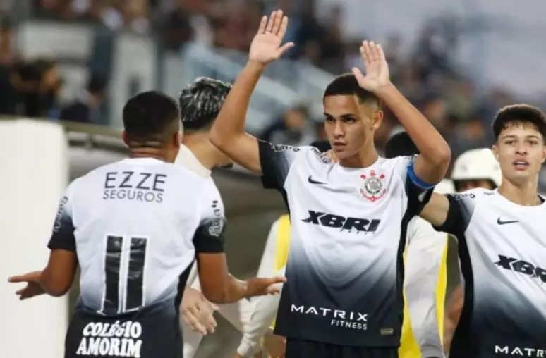 Corinthians e Vasco decidem vaga nas semifinais da Copinha.