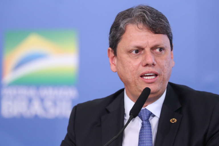 Tarcísio de Freitas nega intenção de concorrer à presidência em 2026