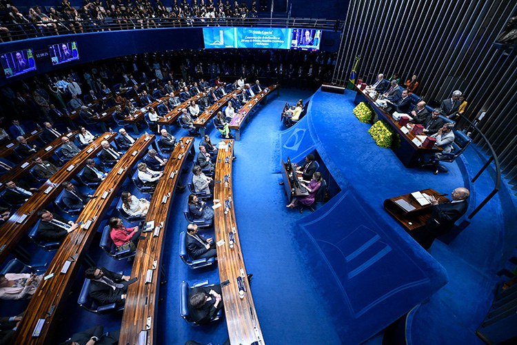 O que faz um senador no Brasil?