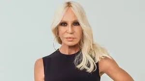 Donatella Versace deixa comando da marca; Dario Vitale assume