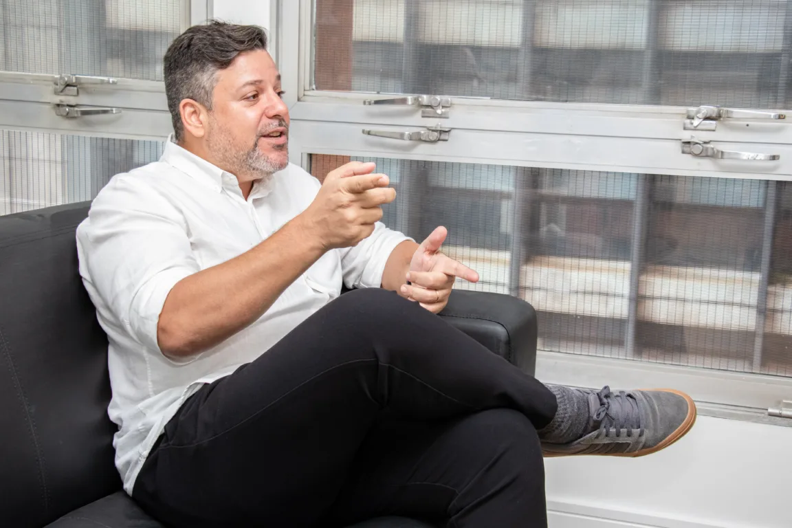 Fábio Murad, economista e criador da metodologia Super ETF, alerta: "A valorização do real pode ser uma armadilha. É hora de agir e proteger seu patrimônio em dólar.