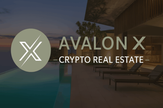 Logo da Avalon X sobre fundo de resort moderno com piscina à beira-mar, representando o projeto de imóveis tokenizados em blockchain e o crescimento dos RWAs.