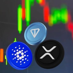 Ilustração de criptomoedas como Cardano (ADA), XRP e outras diante de gráfico de velas em alta, destacando tendência de valorização do mercado.