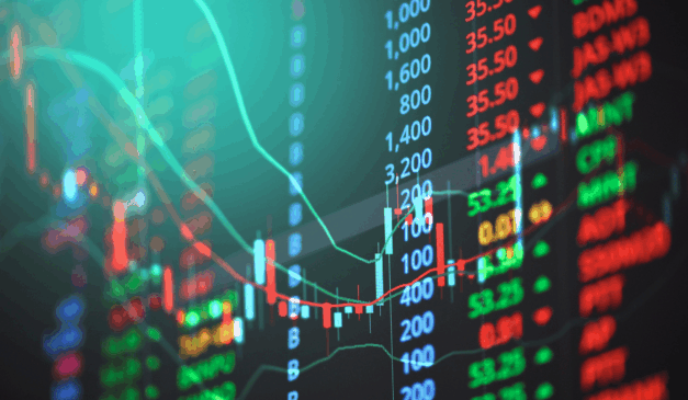 Painel financeiro exibe variação do Ibovespa, dólar e política monetária do Fed.
