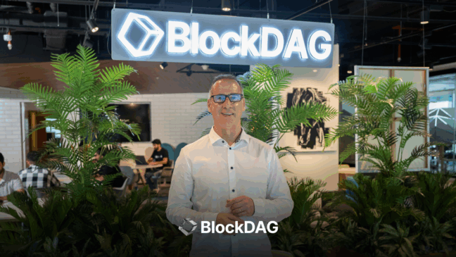 Antony Turner, CEO da BlockDAG, em escritório moderno representando liderança e transparência no projeto cripto.