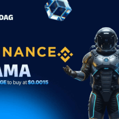 Imagem promocional da BlockDAG destacando a parceria com a Binance em um evento AMA, com um astronauta e cubos flutuantes em um fundo azul. O texto na imagem informa: “Use o código TGE para comprar a US$ 0,0015”.