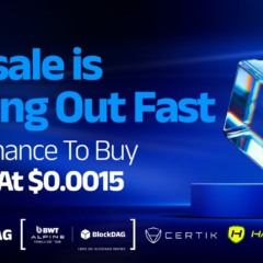 Imagem promocional da BlockDAG destacando que a pré-venda está quase esgotada, com o aviso “Last Chance to Buy BDAG at $0.0015” em fundo azul e cubo translúcido flutuante.