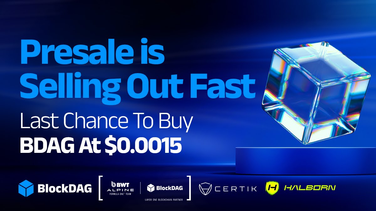 Imagem promocional da BlockDAG destacando que a pré-venda está quase esgotada, com o aviso “Last Chance to Buy BDAG at $0.0015” em fundo azul e cubo translúcido flutuante.