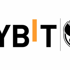 Logo da Bybit como parceira oficial do Tomorrowland Brasil 2025, representando a união entre criptomoedas, música e inovação financeira no festival.