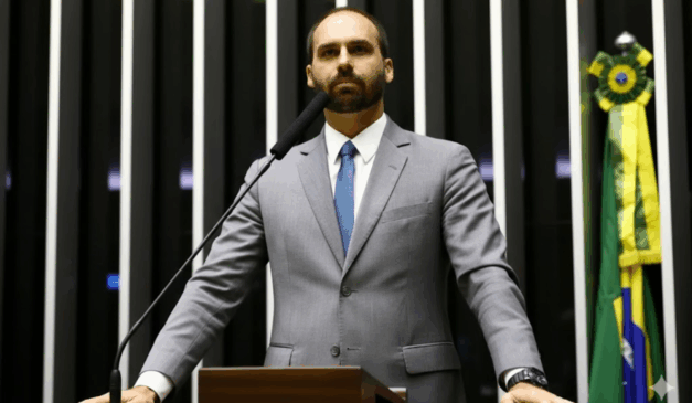 Eduardo Bolsonaro incluído no cadastro de devedores da União por faltas na Câmara.