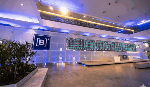 Painel da B3 mostrando queda do Ibovespa com incerteza fiscal no Brasil.