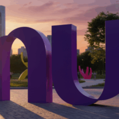 Fachada da sede do Nubank em São Paulo; banco digital ultrapassou a Petrobras em valor de mercado.