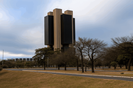 Edifício do Banco Central do Brasil visto à distância.