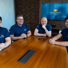 Equipe da Ouro Preto Investimentos reunida apresentando o novo fundo multimercado baseado em ETFs.