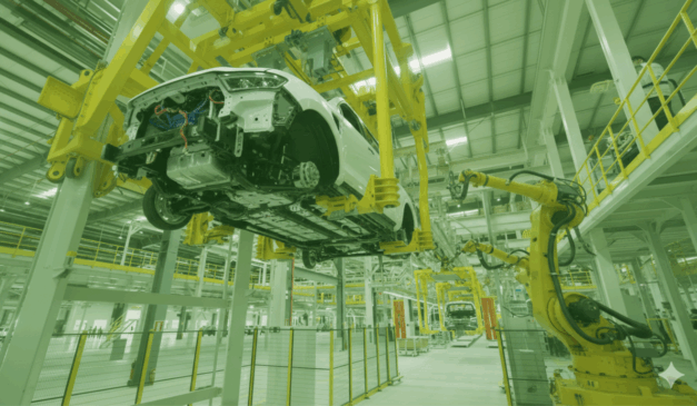 Linha de montagem de automóveis representando o ritmo lento da produção industrial brasileira.