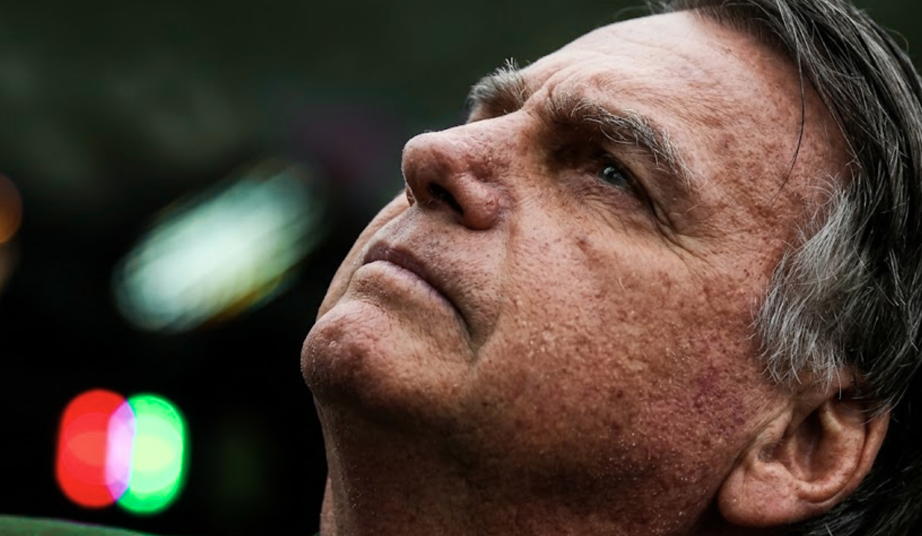 Jair Bolsonaro apresenta melhora, mas segue internado na UTI